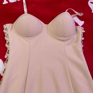 Midi body tight dress with sweetheart neckline